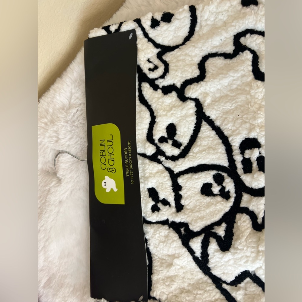 Black and white ghost table runner #HalloweenDecor nwt